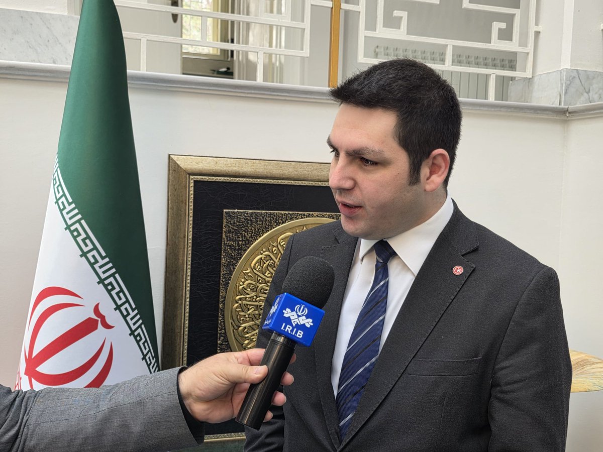 İran İslam Cumhuriyeti Ankara Büyükelçiliğinde insanlığın şehidi Ayetullah Ali Hamaney ve bütün şehitlerimiz için başsağlığı ziyaretinde bulunduk.

Büyükelçimiz Sn. Habibullahzade'ye Genel Başkanımız Sn. Doğu Perinçek'in mektubunu ilettik. 

Şehadette ve cesarette eşitlenen büyük