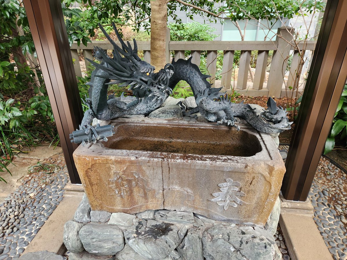 juncoranran's tweet photo. 愛宕神社からテクテク歩いて龍土神明宮へご挨拶⛩️
手水舎の龍神様が素敵🐉 https://t.co/canhEKSIK0