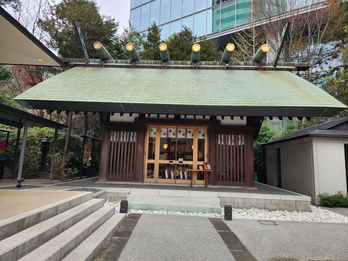 juncoranran's tweet photo. 愛宕神社からテクテク歩いて龍土神明宮へご挨拶⛩️
手水舎の龍神様が素敵🐉 https://t.co/canhEKSIK0