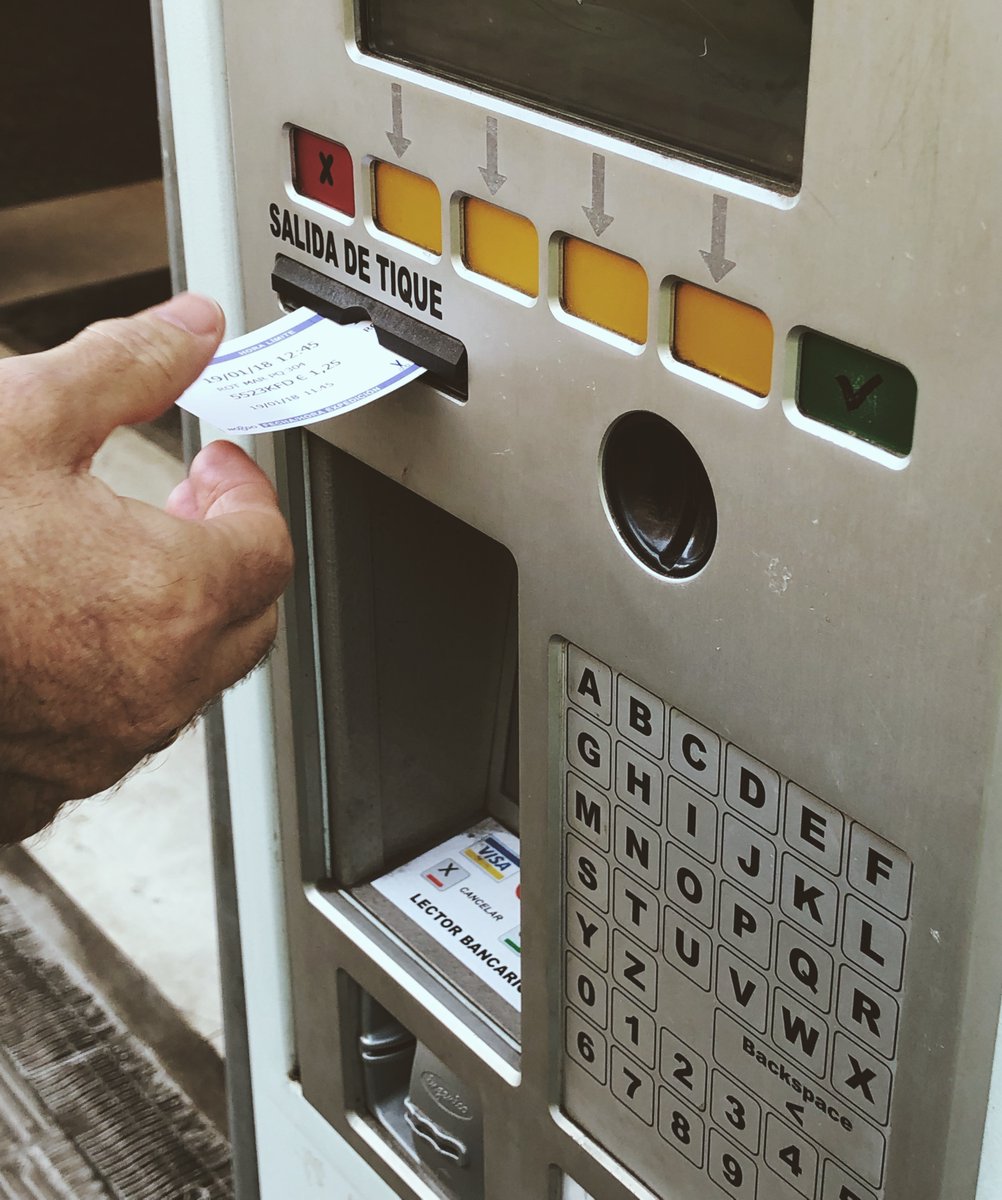 apparkya's tweet image. ¿Sabías qué?
Si compras un tique fuera del horario regulado, se te genera para la siguiente franja.
O sea: no has tirado el dinero, has adelantado la faena.
Tu yo de mañana te lo agradecerá.
Descarga Apparkya 👇
app.apparkya.es
#apparkya #aparcar #parking #aparcasinestrés