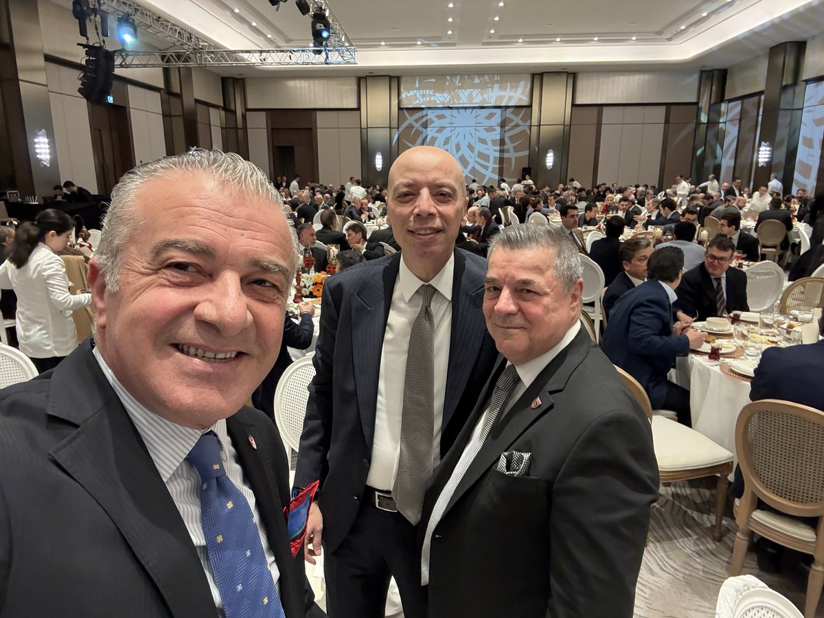 Astaş Holding’in düzenlediği iftar yemeğinde futbol dünyasından anlamlı bir buluşma gerçekleşti
Fenerbahçe SK Başkan Vk Murat Salar ile Samsunspor Başkan Vk Veysel Bilen  aynı masada bir araya gelerek hafta sonu oynanacak karşılaşma öncesi karşılıklı başarı dilediler
<a href="/Samsunspor/">Samsunspor 🇹🇷</a>