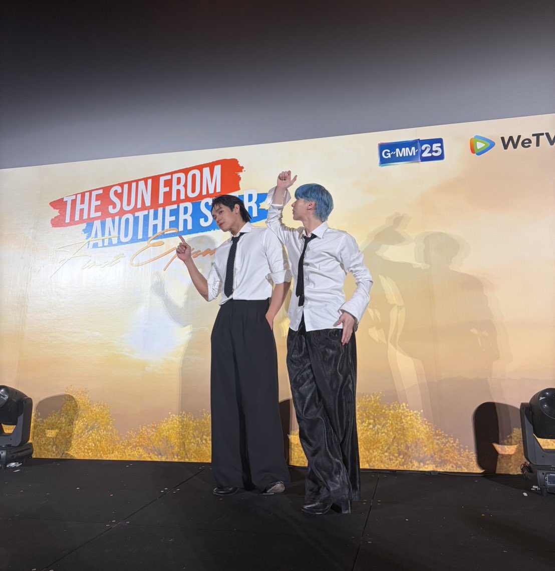 เมื่อวานมีความสุขมากๆ ในที่สุดทุกตัวละครก็ออกมาเจอทุกคนแล้ว (แต่ยังมีอีกนะ😌) ขอบคุณทุกแรงซัพพอร์ตทั้งใกล้และไกล รวมถึงพี่นิว พี่มีน พี่เงิน ทีมงาน เพื่อนๆ และคนดูทุกคนด้วยนะครับ ฝากซีรีส์เรื่องนี้ไว้ฮีลใจทุกคน somehowนะคับ  พุธหน้าที่เจอกันที่เก่าเวลาเดิมนะ😉💫
#FoureverYou2EP9