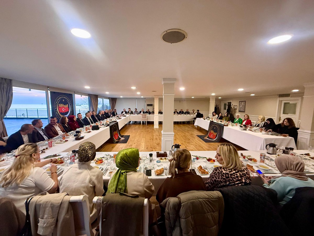 serkankaya_29's tweet photo. İstanbul Küçükçekmece Dernekler Federasyonu (İSKÜDEF)’nun düzenlediği iftar programına katıldık. Doğup büyüdüğümüz Küçükçekmece’mizin STK temsilcileri ile ilçemizin dünü, bugünü ve yarınını konuştuk. Yüksek İstişare Kurulu üyesi olduğumuz İSKÜDEF ile ilçemiz için katkı sunmaya devam edeceğiz. Bu güzel organizasyon ve misafirperverliği için İSKÜDEF Genel Başkanımız değerli dostum Bayram Erdem’e, yönetim kuruluna ve İSKÜDEF Yüksel İstişare Kurulu Başkanı Dr. Yüksel Yalçın başkanımıza teşekkür ederiz.

📍Florya- Bakırköy
