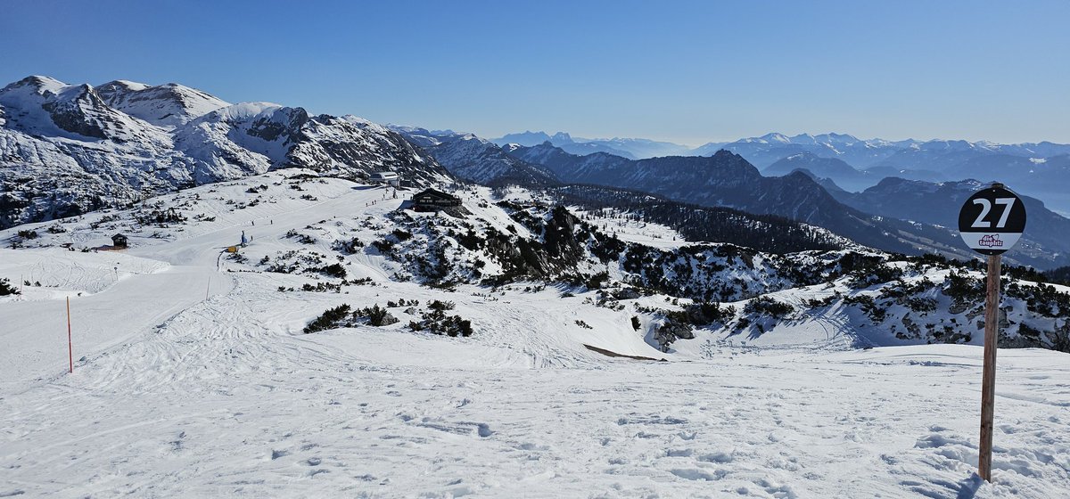 SLustig6's tweet image. Wolkenlos.
Möge es auch bei Euch so schön sein! 🌞

Ich bin weitere 45 früher dran.
Der Schnee ist noch hart. Da trau' ich mich sogar auf die schwarze Piste.

#Urlaub #Steiermark #Oesterreich