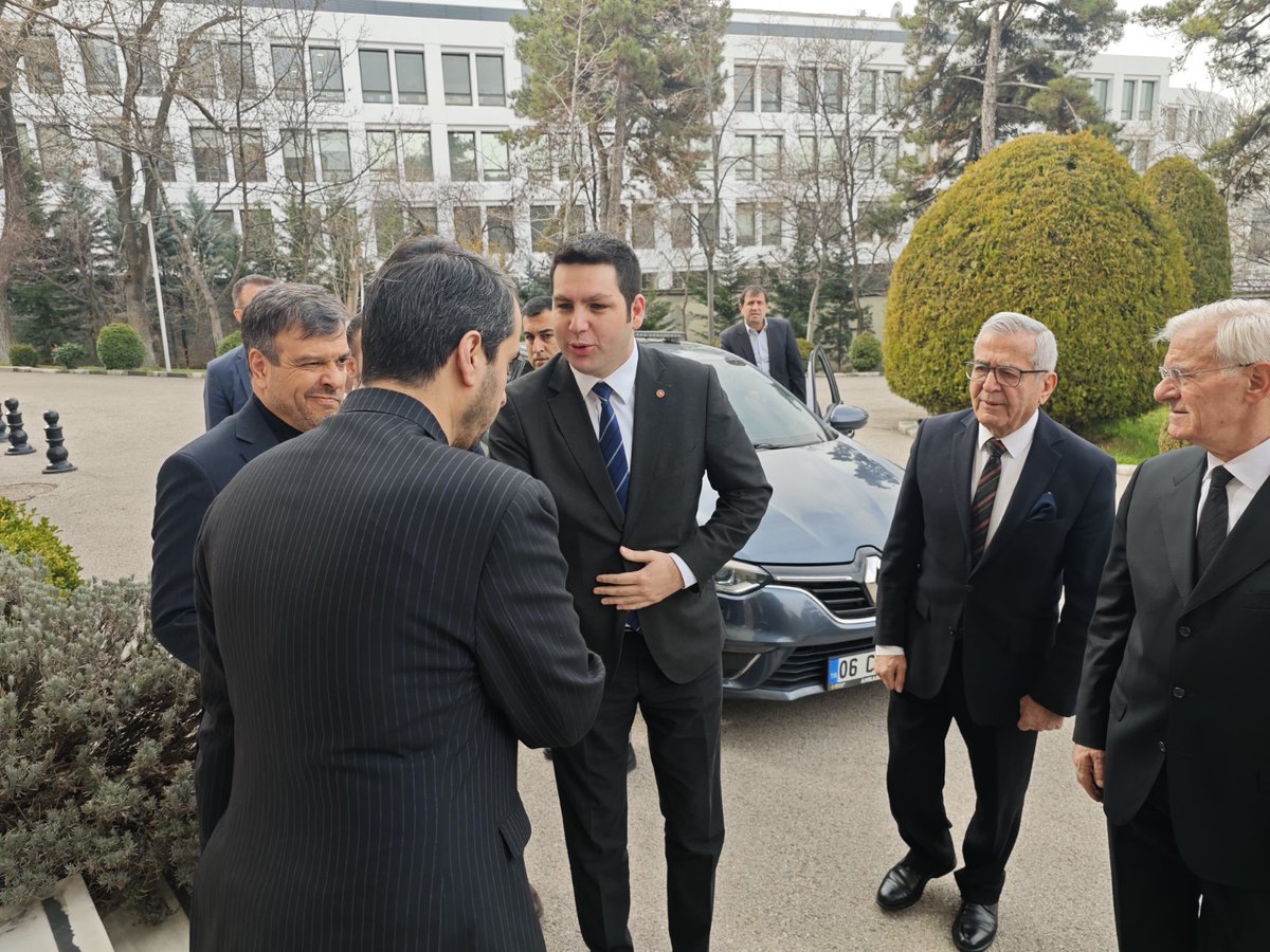 Genel Sekreterimiz Özgür Bursalı, Genel Başkan Yardımcımız Hasan Korkmazcan, MYK Üyemiz Nusret Senem, Uluslararası İlişkiler Bürosu Sekreterimiz Berke Mustafa Berkil'den oluşan Parti heyetimiz, İran İslam Cumhuriyeti Ankara Büyükelçiliği'ne taziye ziyaretinde bulundu.

İnsanlığın