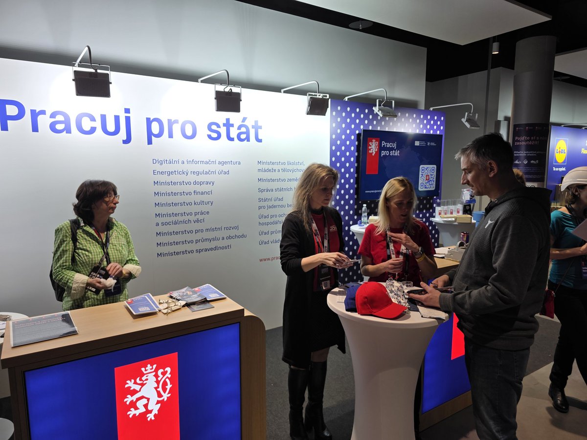 rezervy_SSHR's tweet photo. Veletrh Career Expo 2026, to je spousta zajímavých setkání, dotazů a věříme, že jsme zde potkali i naše budoucí kolegy. @rezervy_SSHR #pracujprostat https://t.co/zZ1N4BNrCs