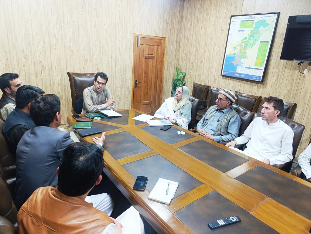 خیبر پختونخوا اسمبلی کی ڈپٹی سپیکر ثریا بیگم کی سربراہی میں چترال کے عمائدین کے وفد نے سیکرٹری توانائی و برقیات نثار احمد خان سے ملاقات کی۔وفد نے ریشوں بجلی گھر کے ایک گرڈ سے بجلی کی فراہمی کے مسئلے کے بارے میں آ گاہ کیا۔ سیکرٹری توانائی نے وفد کو مسئلے کے حل کی یقین دھانی کرائی۔