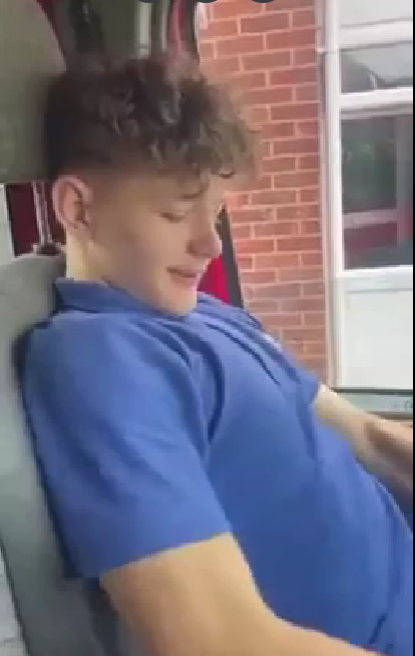 prettyflyforabi's tweet photo. Working in a Van in England 🍆😂
https://t.co/xRwcqCAhs0 https://t.co/9VBzHRthzP