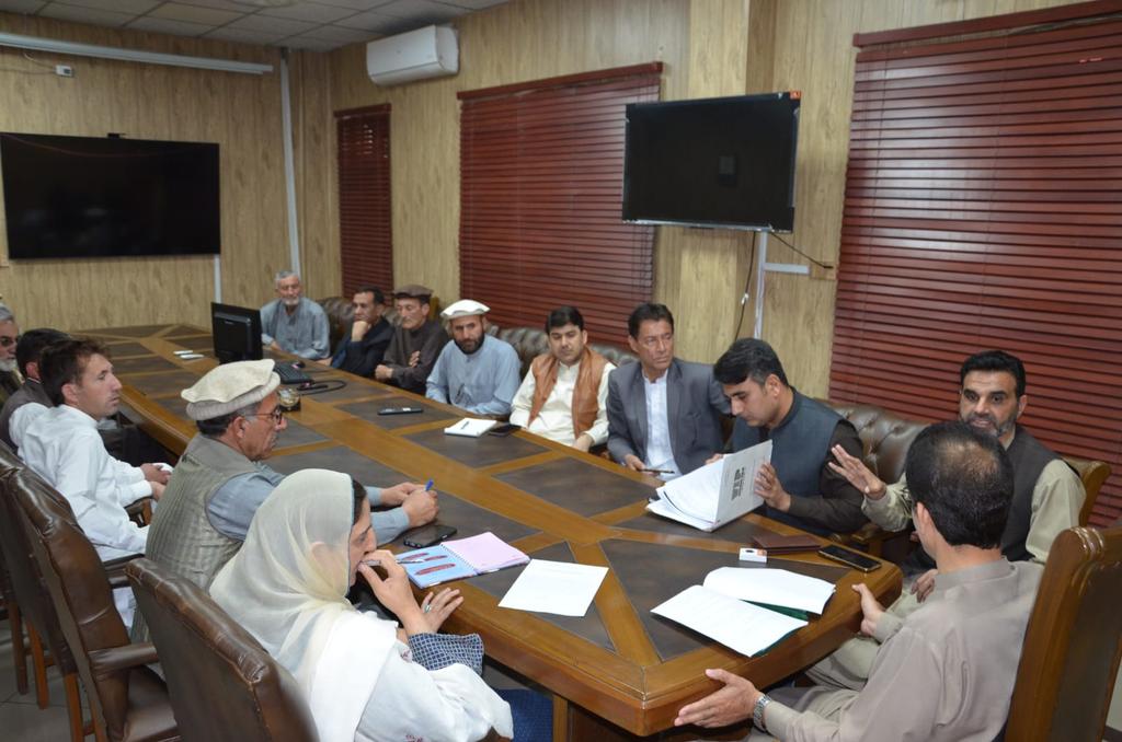 A delegation of elders from Chitral, led by Deputy Speaker Khyber Pakhtunkhwa Assembly Suraya Begum, met Secretary Energy and Power Nisar Ahmed Khan. The delegation was apprised of the issue of power supply from a grid at the Reshun Power Plant.