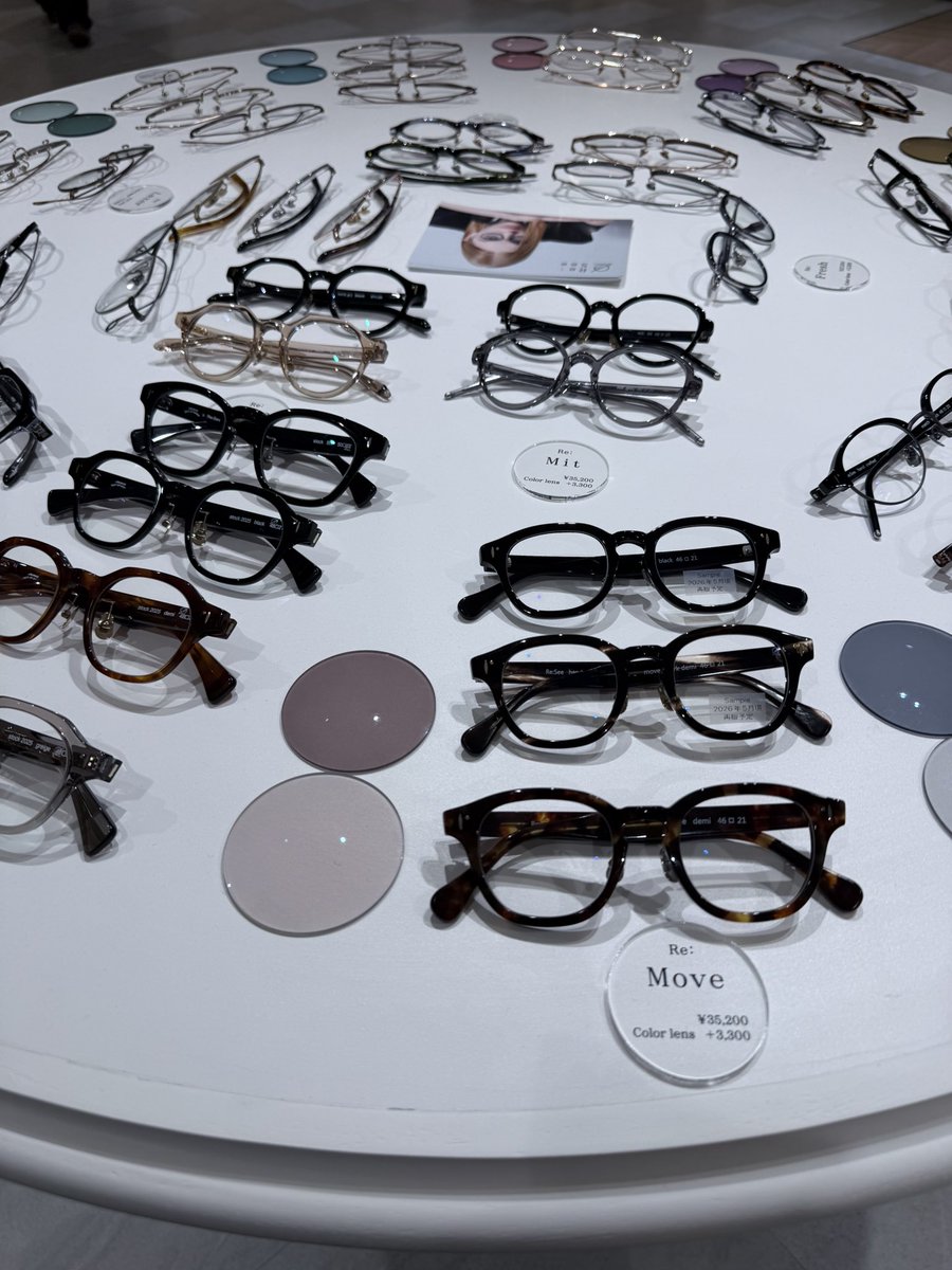 shihoringo10071's tweet photo. 家族に言えない買い物しました👓
みんな内緒にしてね‼️
(ほぼ同じ値段。。)
 #resee https://t.co/KV4rfqyNDv