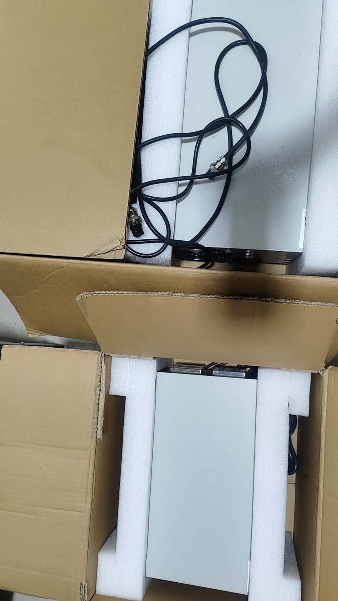 tangan seimut ini angkat turunin control box berkali kali