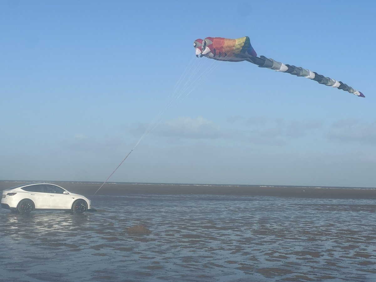TugDotCom's tweet photo. @mrfundman My kite. https://t.co/LS2yEjeF0I
