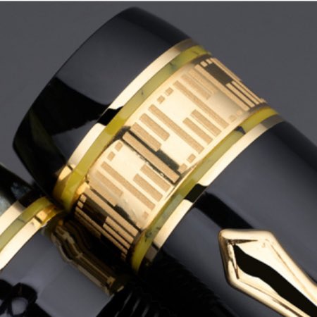 288本限定！貴重な翡翠色のセルロイドを使い金細工師の伝統芸術とセルロイド加工技術を組み合わせた芸術的な万年筆！ネットゥーノ 1911 万年筆 限定品 スパーブ セルロイド ジェイド ステンレススチールニブ
inheritpen.com/?pid=190771439

ブランド万年筆専門店インヘリットペン