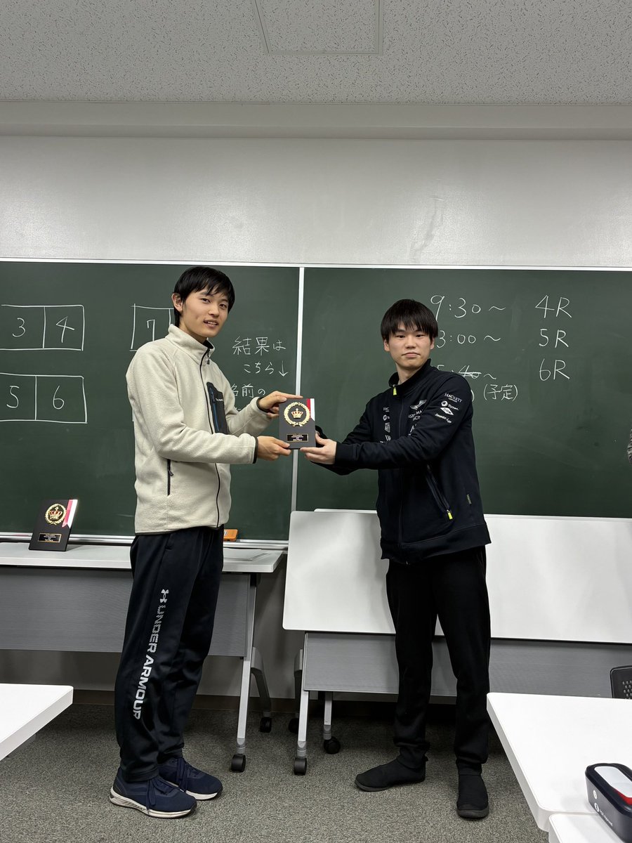 TodaiChessClub's tweet photo. 🔥♟️大会報告♟️🔥
Japan Collegiate Chess Championship “学生選手権“
2026/03/03, 04

東大チェスサークルからは4人が出場、岡部(写真左)が準優勝しました。
またOBの山元さんが3位に入賞されました。

大会運営は小杉(写真右)を含めた学生のみで行われました。
選手、関係者の皆様お疲れ様でした！ https://t.co/HCJPpecryb