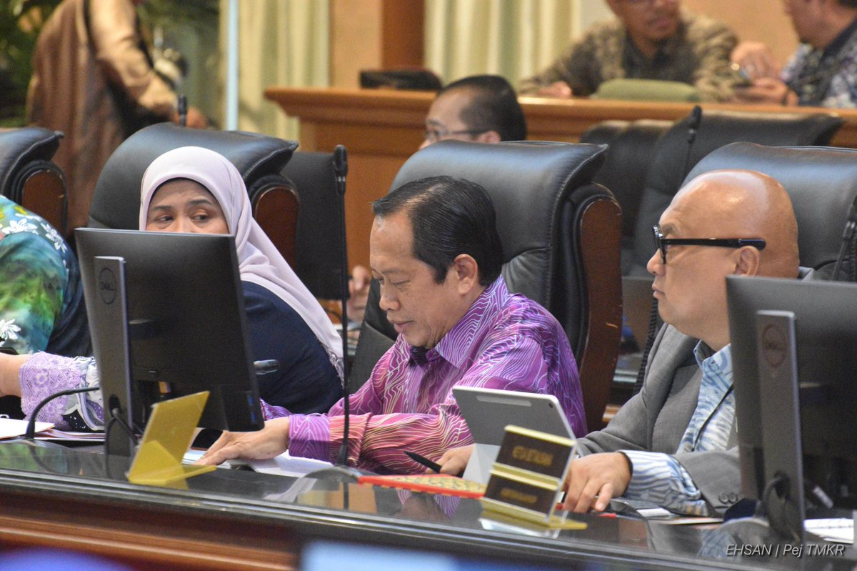 ahmadmaslan's tweet image. Mesyuarat Jawatankuasa #TVET Negara dipengerusikan TPM1 DS @DrZahidHamidi di #Putrajaya.

Saya dilantik utk ketuai kontinjen #Malaysia ke #WorldSkills di #Shanghai #Cina pada Sept ini.

Di #Manila Ogos lepas, Malaysia Juara #ASEAN. Saya ketua bersama kontinjen bersama TM Kesuma.