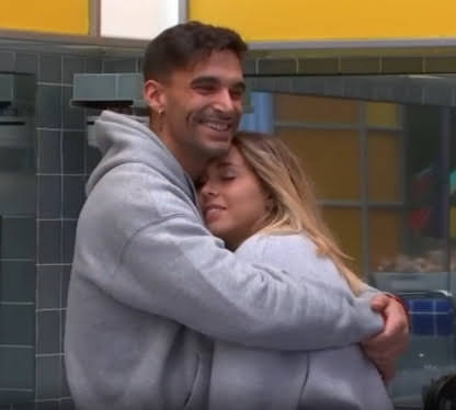 mariajamiro's tweet photo. Desde el principio existió una conexión entre ellos brutal, todos lo vimos. Y esa conexión se ha convertido en lo que son ahora, una pareja sólida con planes de un para toda la vida. Boda, familia y casas (en plural) Son hogar siempre, estén donde estén. 🥹 #ViolediMTMAD52 https://t.co/Q1FzKQFU7u