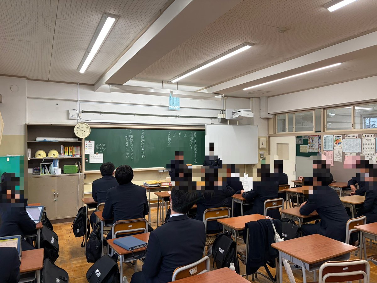 misono_ss's tweet photo. 今学期最後の常任委員会と中央委員会が行われました！
修了式まで各委員会の仕事は続きます。
引き続き、責任をもって果たしてください！ https://t.co/NDCMxRiLbX