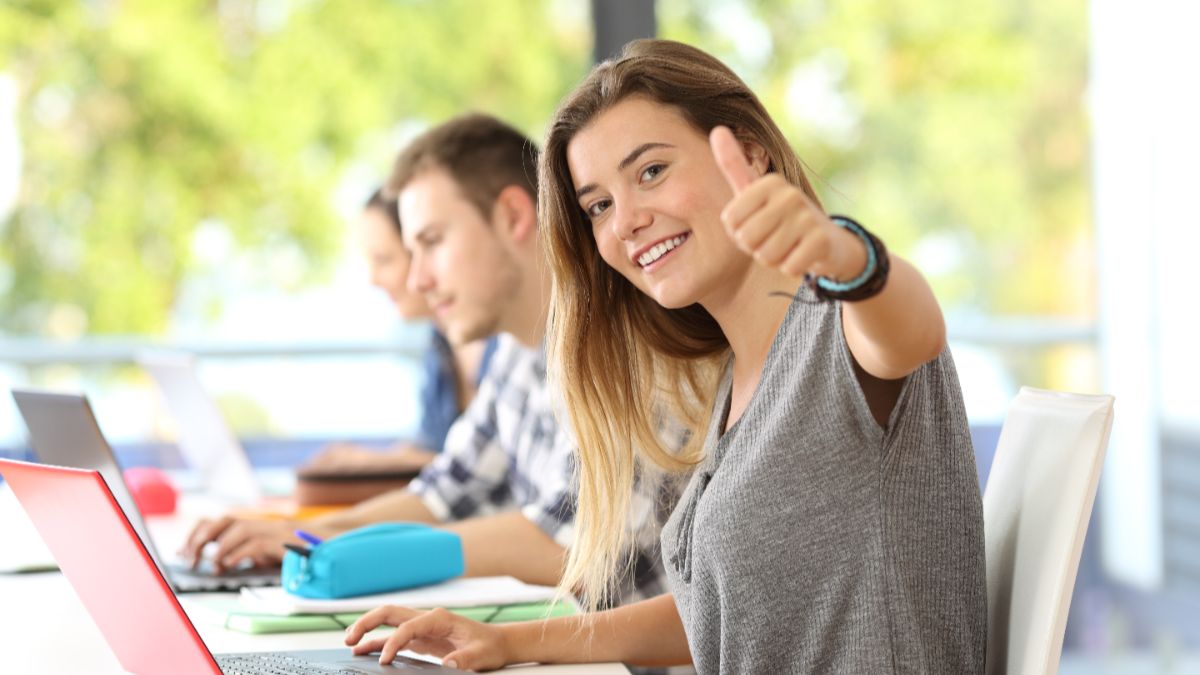 hellowork's tweet photo. Étudiant en CDD, êtes-vous vraiment protégé comme les autres salariés ? 🎓

On fait le point simplement sur vos droits 👇
https://t.co/4308vJoOyp

#cdd #etudiant #droitdutravail #jobetudiant #emploi https://t.co/xf4hkLi1zf