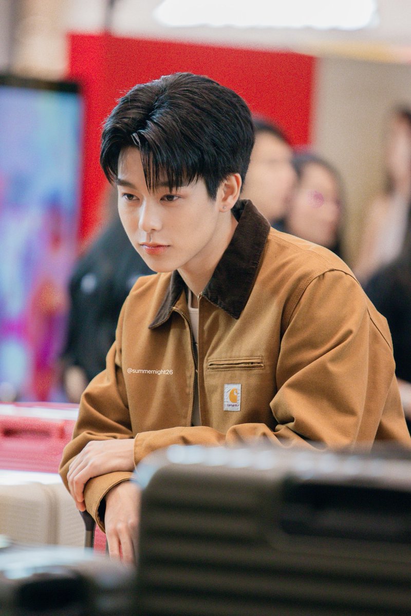 summernight26's tweet photo. 🤏🏻🧳

KRIT X ECHOLAC
#EcholacxKrit
#krmjtc https://t.co/e3zYoTv5wb