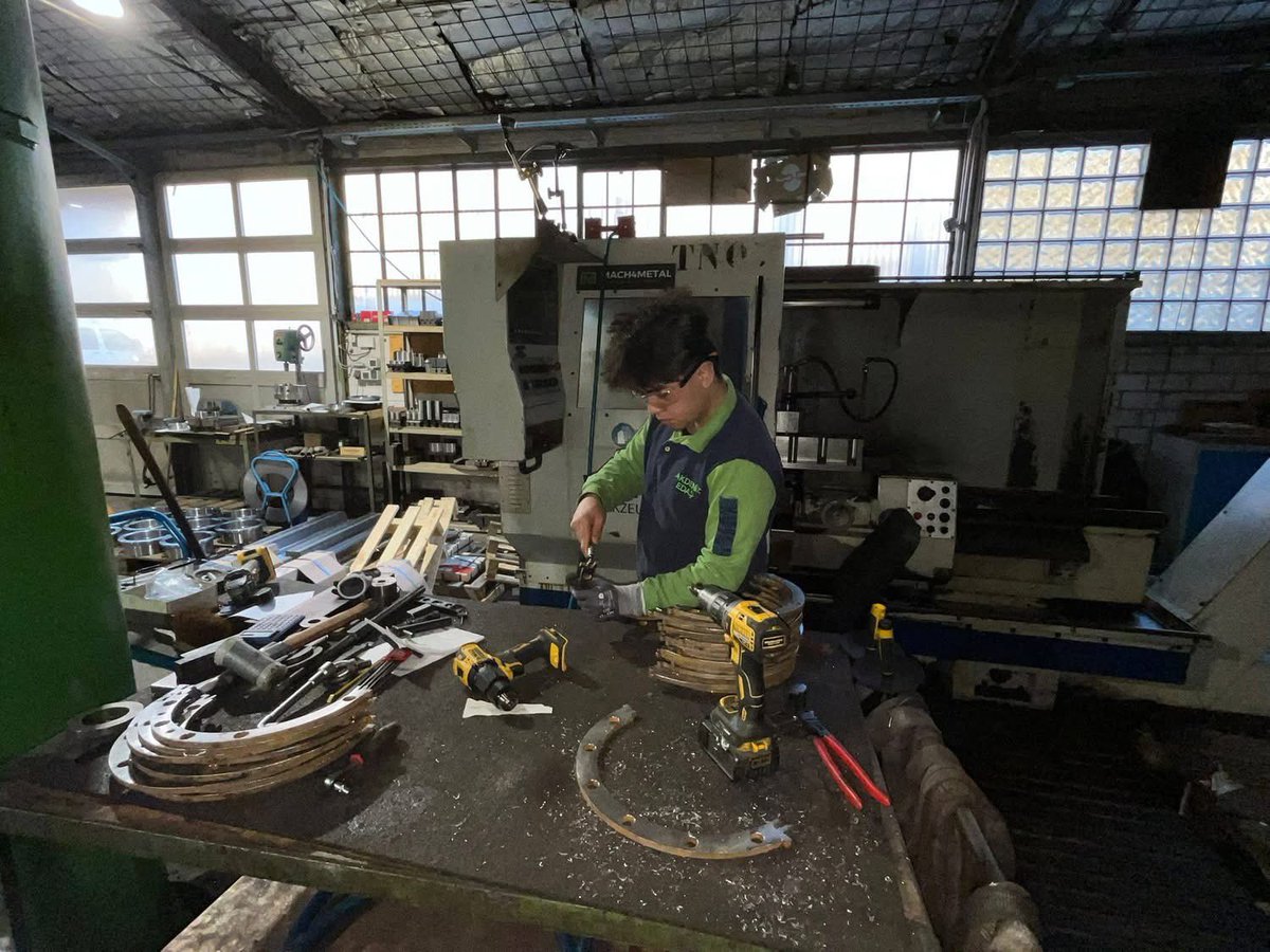 Müdürlüğümüzün "İleri Seviye Kaynakçılık" stajı kapsamında Makedonya’da bulunan öğrencilerimiz, uluslararası standartlarda üretim deneyimi kazanıyor.