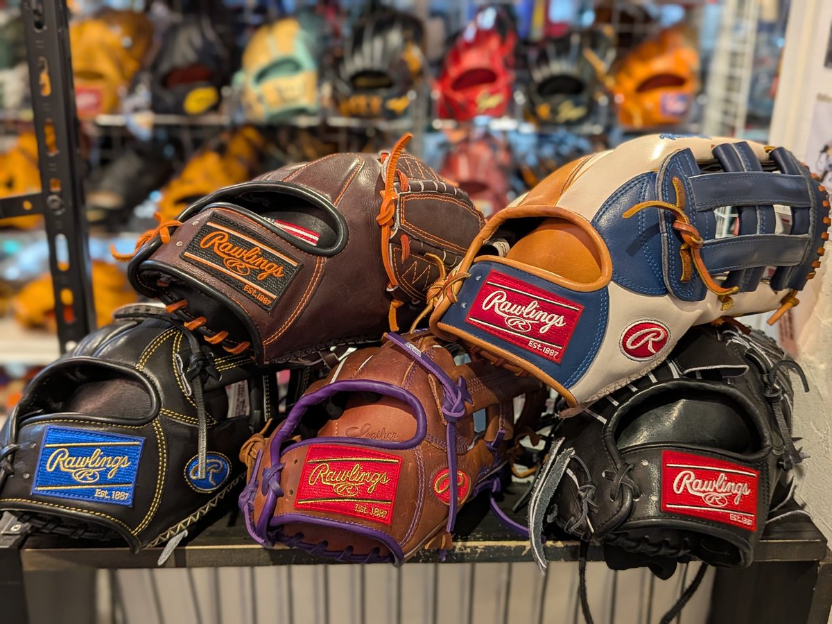 kyujisensei's tweet image. #WBC 開幕〜✨
楽しみの一つ選手は
どんなグローブを
使っているのか〜⁉️
海外の選手は　#Rawlings
#Wilson が圧倒的に多いですね〜 #球児先生 にも色々あるんだな〜😘
色々楽しみが多すぎる〜🤩