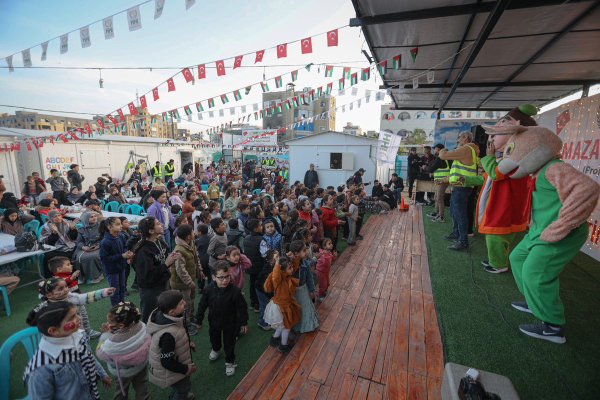 🇵🇸 15 Ramazan Dünya Yetimler Günü dolayısıyla Gazze’de çocuk şenliği gerçekleştirdik. 🎈

Şenlikte çocuklar, çeşitli oyunlar ve yarışmalarla doyasıya eğlenerek keyifli vakit geçirdi. 

Yetim Gülerse Dünya Güler! 🤍