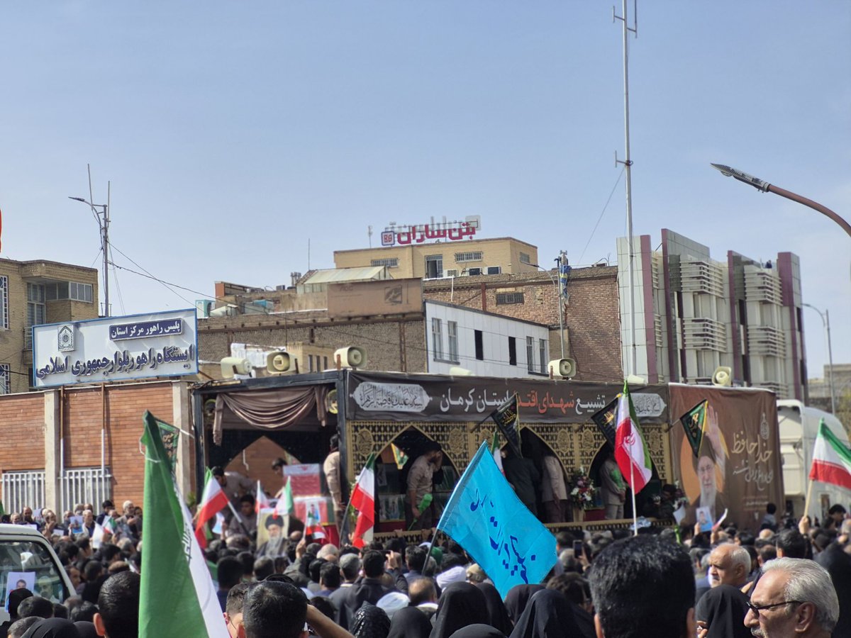 دلیران وطن ثابت کردند که عشق به سرزمین فقط یک شعار نیست؛ گاهی باید برایش از جان گذشت.

#قهرمانان_کرمانی