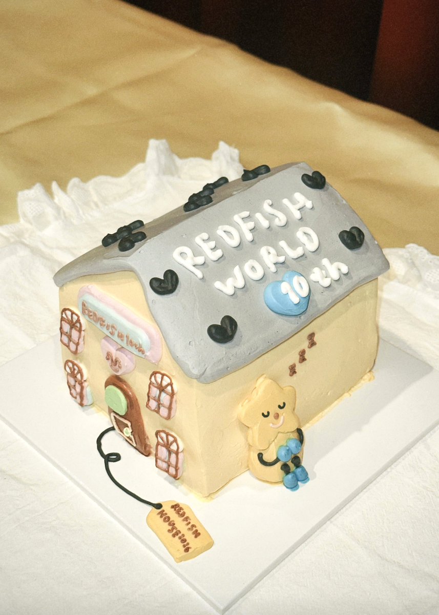 私ごとになりますが、REDFISHとして活動を始めて10周年を迎えることが出来ました。いつも沢山の方が支えてくださり、好きな事でお仕事出来ること、そしてイラストレーションを通して素敵な出会いがあることに日々感謝しております。
いつも応援してくださる皆さま
これからもよろしくお願いします🏰♥️