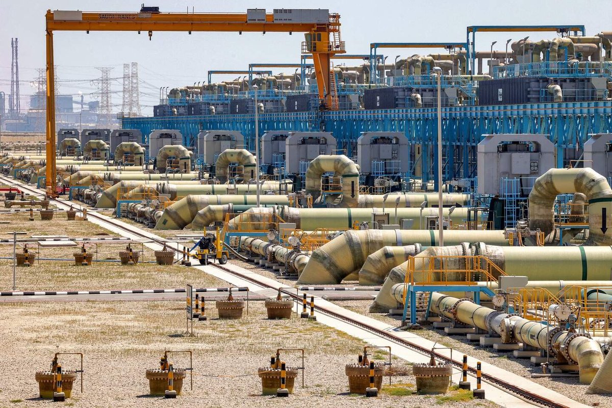wouterkeller's tweet image. TG: "Iran heeft de échte achilleshiel vd Golfstaten nog niet eens geraakt: #drinkwater! 

De #ontziltingsinstallaties (fig) voor drinkwater vormen een aantrekkelijk doelwit in dit conflict."

Tja, blijkbaar durft Iran dat nog niet aan..
telegraaf.nl/buitenland/ira…