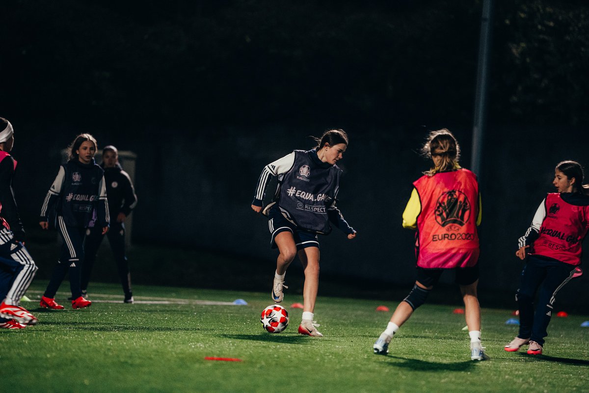 ServetteFC's tweet photo. 🎥 𝗕𝗲𝗵𝗶𝗻𝗱 𝘁𝗵𝗲 𝘀𝗰𝗲𝗻𝗲𝘀 – 𝗨𝗕𝗦 𝗚𝗶𝗿𝗹𝘀 𝗧𝗿𝗮𝗶𝗻𝗶𝗻𝗴 👧

Grâce à l’Impact Partner UBS, le SFC et le SFCCF s’investissent pleinement dans la promotion du football féminin dans la région genevoise ✨

#SuperLeague #SFL #UBSSchweiz #Youth #Women #GirlsTraining https://t.co/hq2AEAIu9i