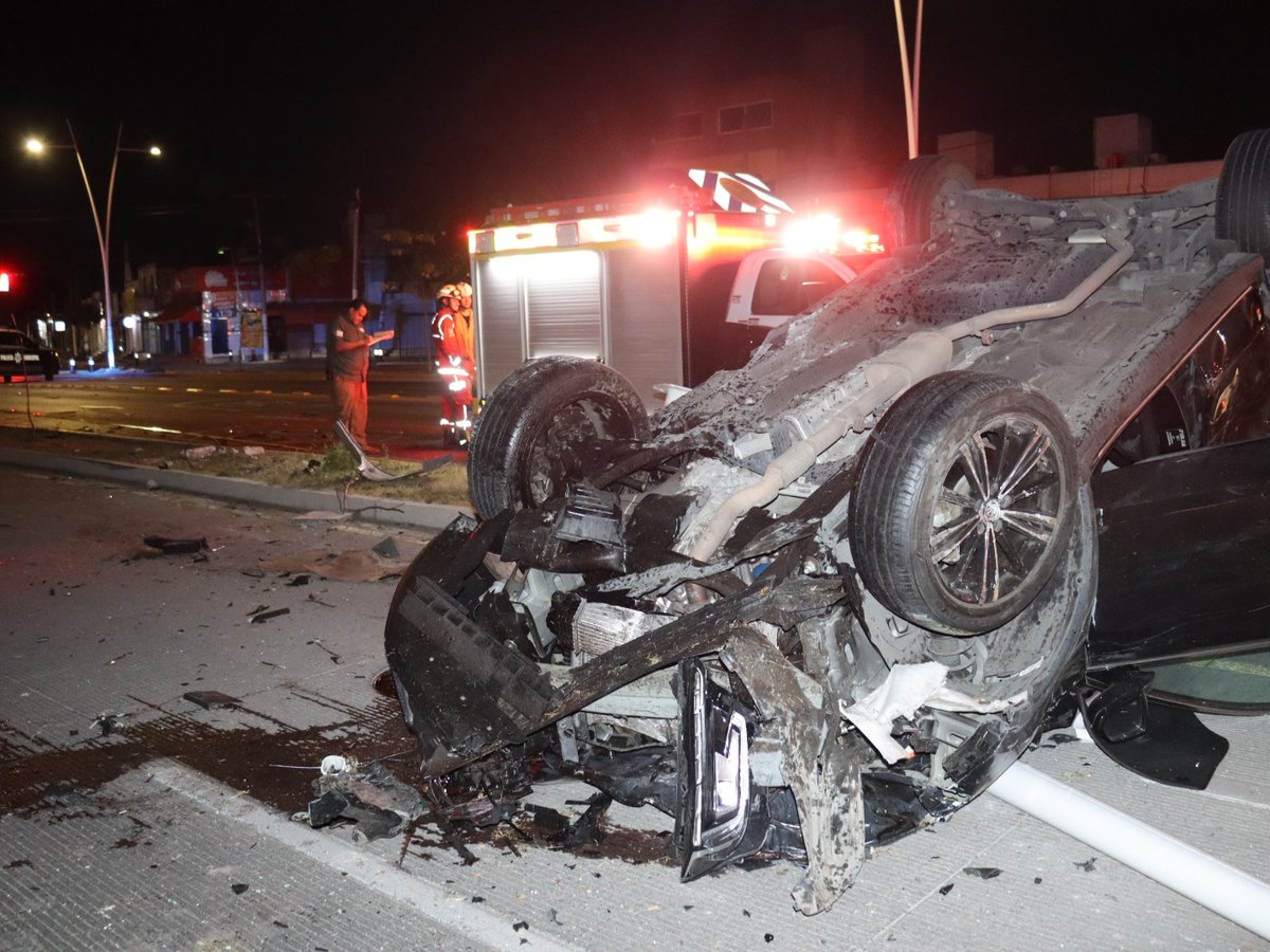 UMPCyBZ's tweet photo. #AlMomento
Oficiales de nuestra #Base4 atienden reporte 📞 de accidente 💥 con heridos 🤕 sobre av. Mariano Otero en la col. Mariano Otero. https://t.co/J5uV4wcBAf