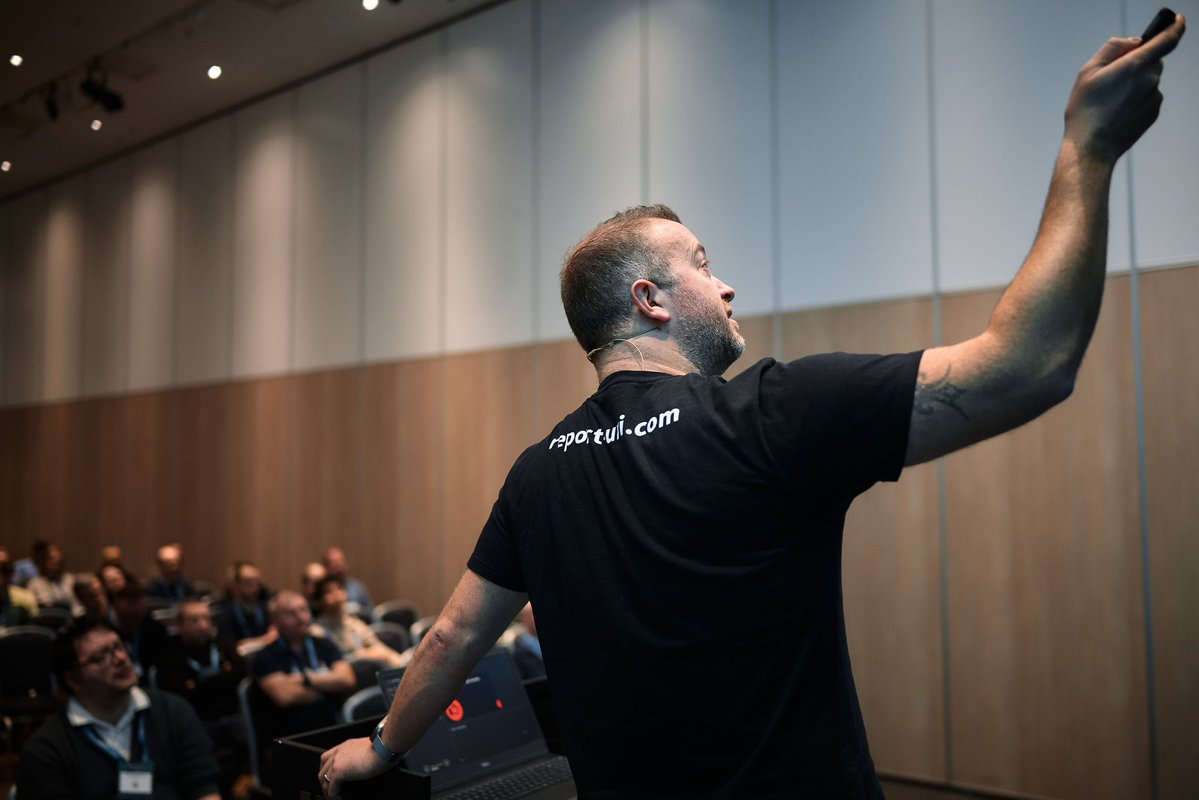 Report URI tweet media