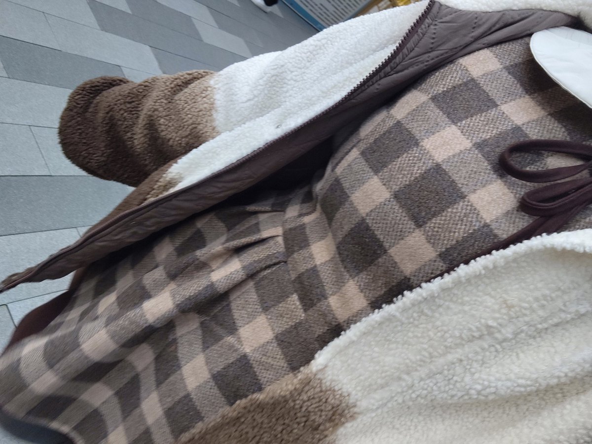 SharkCCB's tweet photo. 被发现下面没穿东西的话，人生就结束了吧 https://t.co/Ldeyf0MVCb