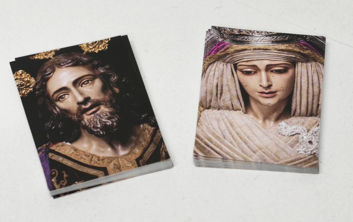 lacenademalaga's tweet photo. #ActualidadLaCena - Ya se encuentran a la venta las estampas de nuestros Sagrados Titulares en nuestro puesto de merchandising de la Casa Hermandad (C/ Compañía, 44).

Se podrán adquirir durante el reparto de túnicas, así como en las fechas de reuniones y de entrega de puestos.

#CofradíasMLG