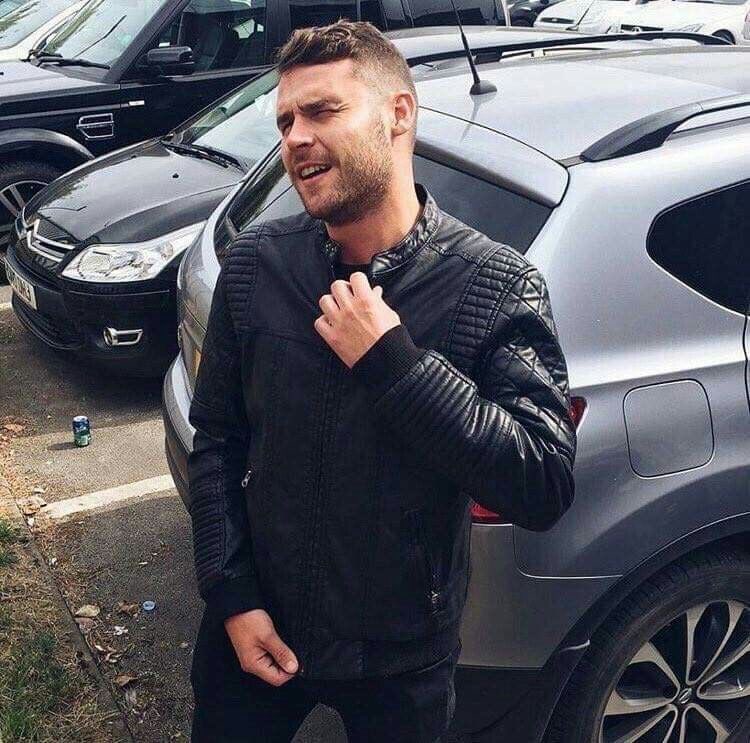 alwaysrobron's tweet photo. I genuinely can’t cope with this man🥵🥵🥵 https://t.co/XYPCAEXjul