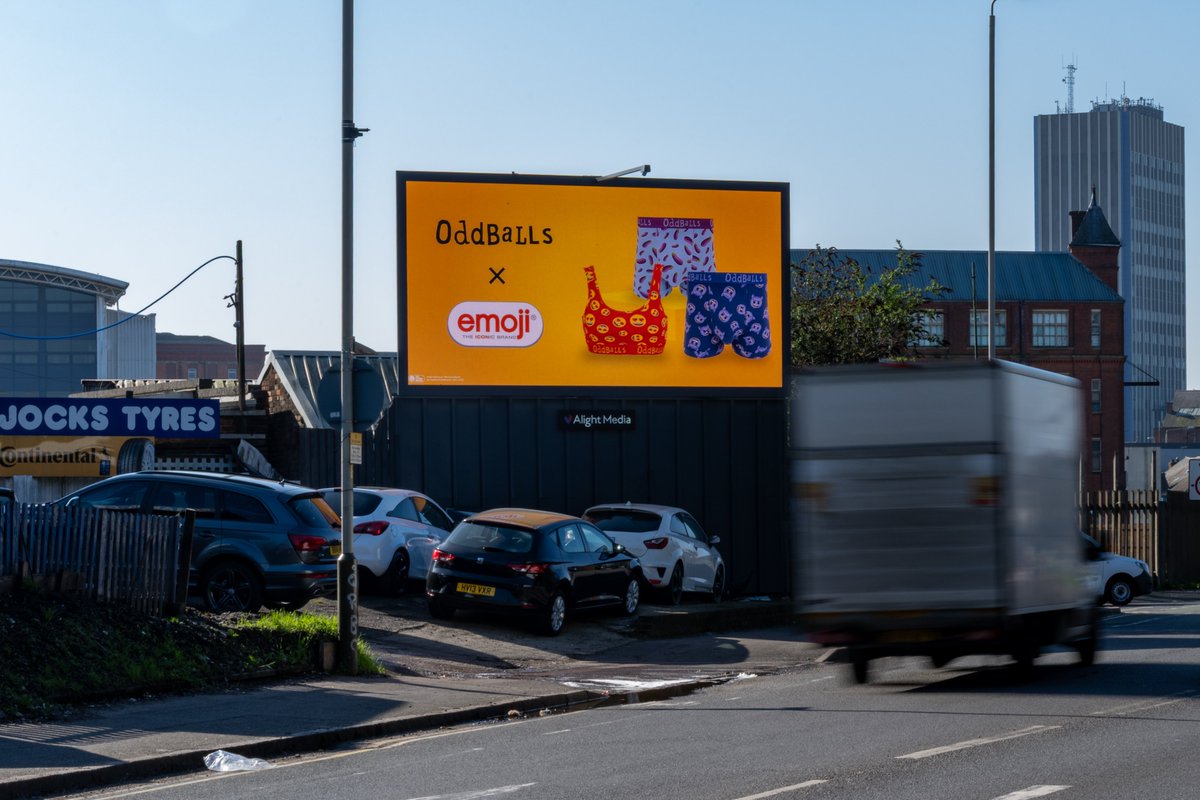 outofhome.photos tweet media