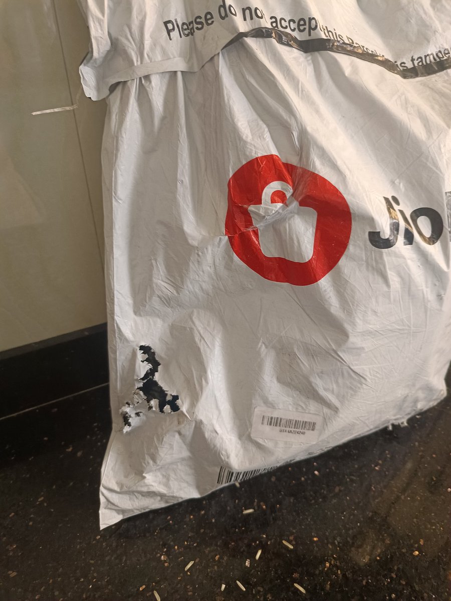 pritisaraf's tweet photo. @JioMart 
@JioMart_Support 
Received this order after 10days17720250260993614A
Damaged packing. Damaged internal packing. May be bitten by rats.horrific https://t.co/GvTEhB3QV9
