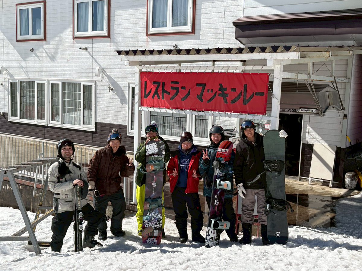 BB_FANGS's tweet photo. 2/22 Snow Board｜🏂️
毎年恒例、鈴木副主将企画、中野選手運転のスノボ旅行🚗今年は菅平高原へ行きました！暖冬の影響からか、例年より雪が少なかったですが、一同楽しむことができました☺️初参加の藤村選手は「野球より遥かに難しい」と心が折れてた模様でした😇（お） https://t.co/n5GrBQEpGa