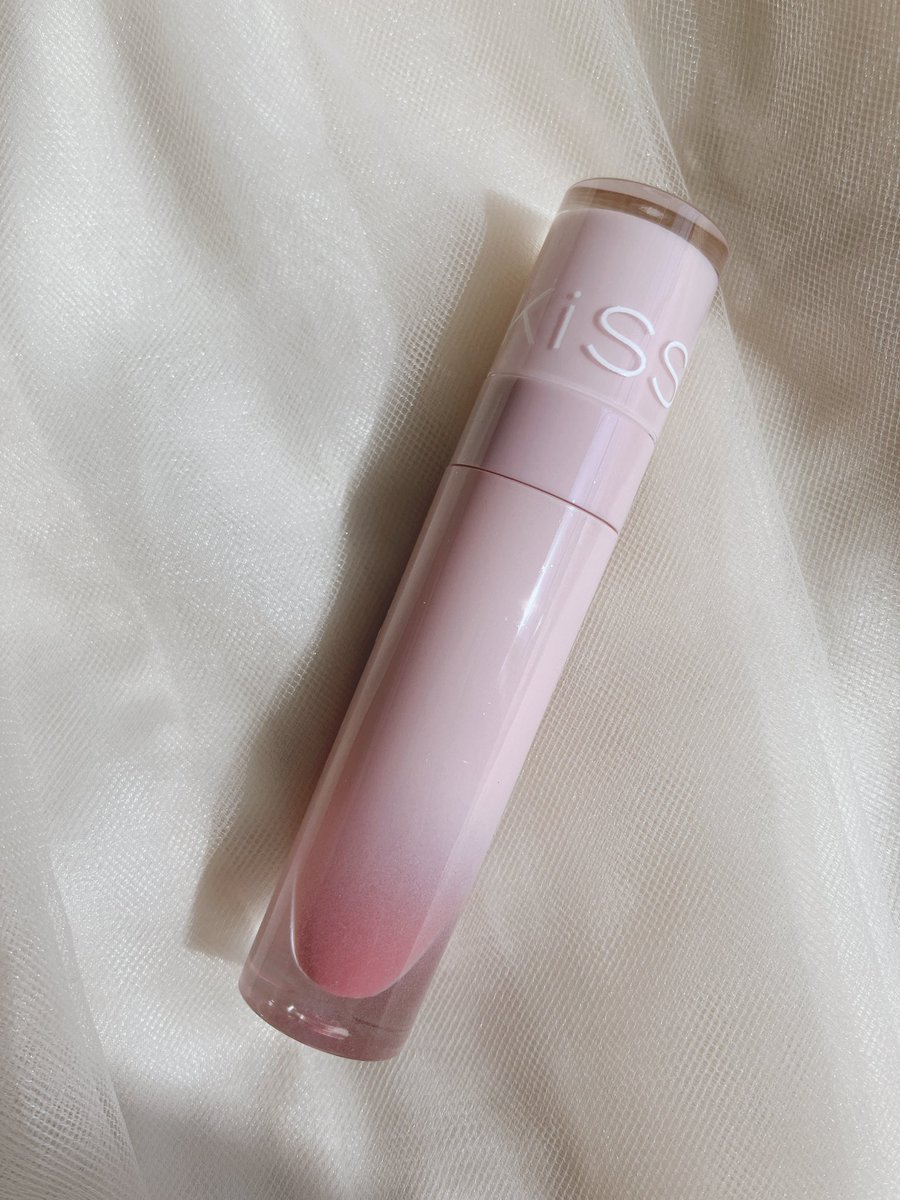 chengeingcol's tweet photo. キスさまからいただきました🙇‍♀️
4Dリップ  03 ミューズピンク
少しもっちりと濃密なテクスチャーですが、唇になじませた後の重たさは気になりません🙆‍♀️時間が経っても、ツヤ感と発色がほどよく残ってくれて、乾燥が気になりにくいところも◎ 春メイク時にたくさん使用していきたい☺️
#ガチモニター_キス https://t.co/NwSlg5CVM3