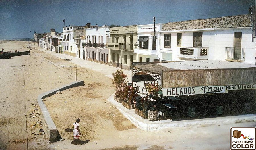 CatalunyaColor's tweet photo. El passeig marítim de Calafell, c. 1940. https://t.co/aEGJtEreaQ