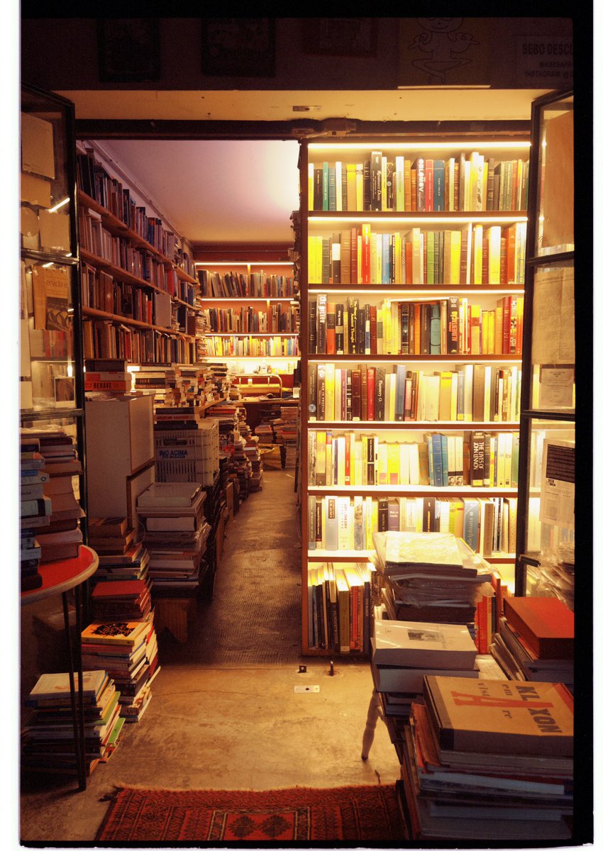 RicardoLombardi's tweet image. Estamos na rua Sebastião Velho, 28-A, Pinheiros. Horário do sebo hoje, quinta: 12h-20h. Amanhã, mesmo horário. No sábado, dia 7: fechado. #libreria #librairie #bookstore #livraria #sebo