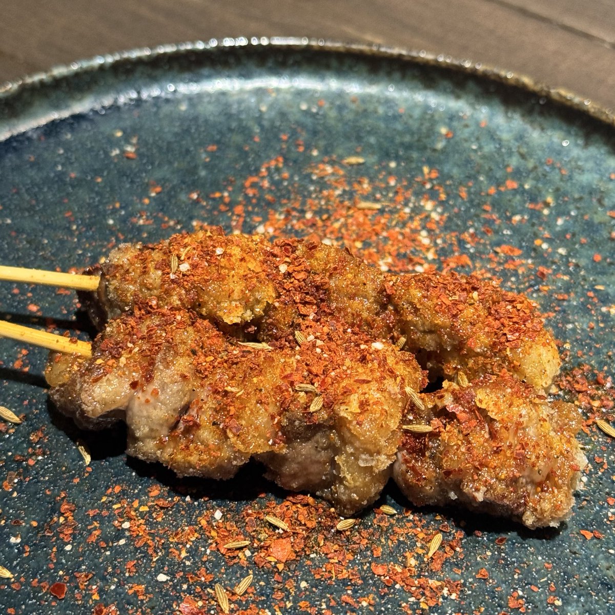 shinamon_ikema's tweet photo. 📍池袋東口

本当美味い！
食べるエステで大盛り上がり【薬膳麻辣湯鍋 羊美人】1月OPEN

肉富士タワーは圧巻👀

鍋の薬膳パターンは3つ！
今回は1番人気の美容に💆‍♀️

羊肉コース:6050円
・前菜3種
・生春巻き
・ラム串
・薬膳鍋
・〆
・デザート

溶けるラム肉と出汁が美味しすぎて食べるより飲んでた🥹 https://t.co/7khBl90ZZW