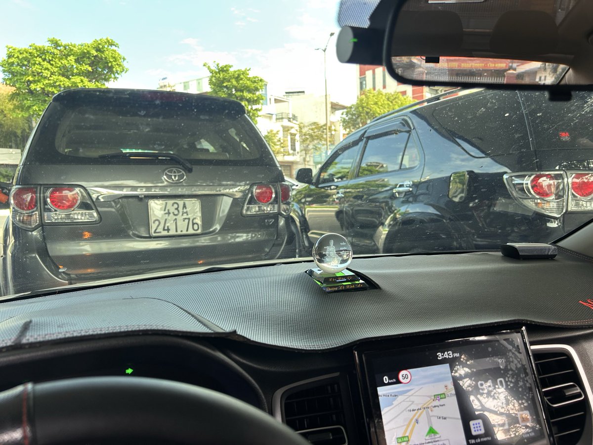 davidtran2607's tweet image. Bố mỷ của pé đỏ quậy quá chừng làm anh đi đổ xăng thấy mie luôn ah pé iu @luke_haruki