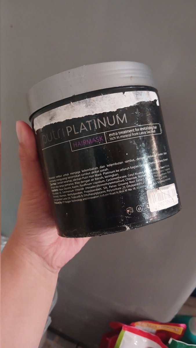 athataaaa's tweet photo. Pas awal beli bundling juga dapet free hairmask se gentong, plis kata gua mah lu lagi sedekah putri 😭

Ampe bingung ini ngabisinnya gimana ~ https://t.co/euvDOqXjhY