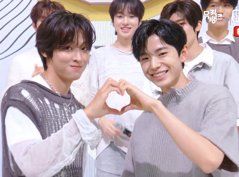 한쪽이 작은 하트.....♡