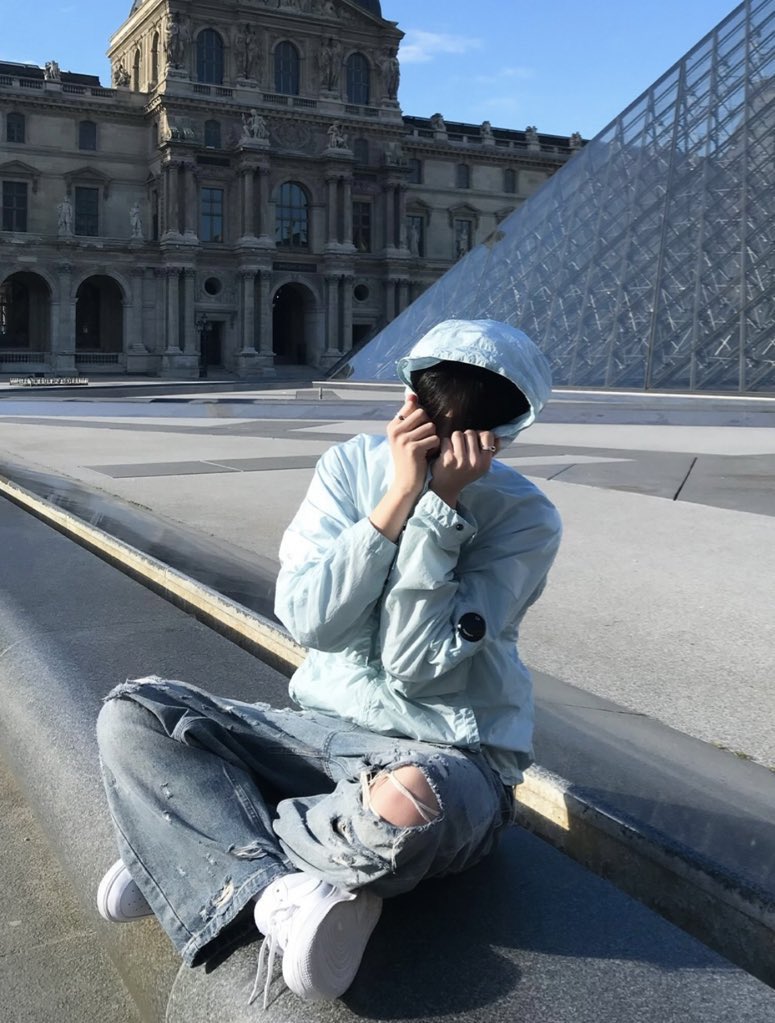 파리에 출몰한 시벨롬 정개냥이씨🇫🇷🐶