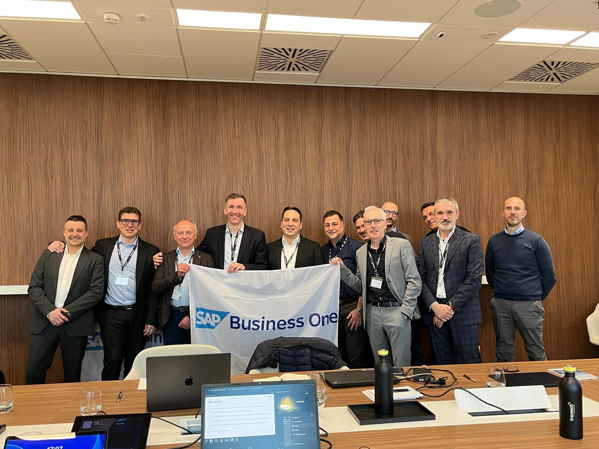 Scatto del nostro incontro con <a href="/SAP/">SAP</a> presso Impresoft Group, a Milano.

Un momento stimolante di confronto, con uno sguardo verso il futuro🤝
 
#ImpresoftGroup #YourDigitalBoost #StrongerTogether