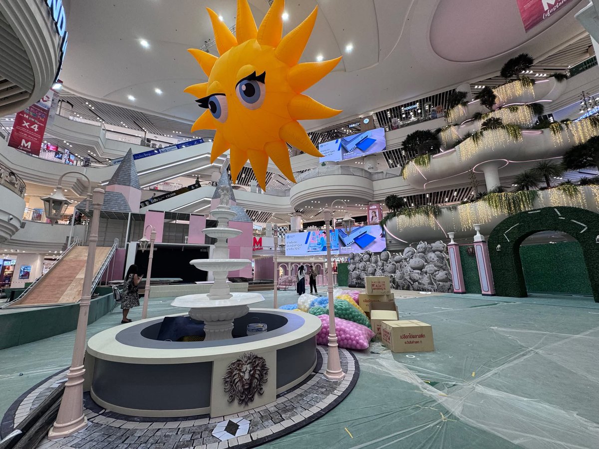 TheMallThailand's tweet photo. พรุ่งนี้แล้วว ที่แก๊งหลานๆ จะมาป่วน HOUSE OF FRIENDS ในงาน THE MALL LIFESTORE SUMMER–CATION พร้อมโชว์พิเศษจาก นิว ฐิติภูมิ และ เจมีไนน์ นรวิชญ์ ที่แท็กทีมมามอบความสุขให้ทุกคน 💕

แวะมาให้กำลังใจกันเยอะๆน๊า 😍
📅 วันที่ 6 มี.ค. 69 ตั้งแต่ 18.00 น. เป็นต้นไป 
📍 M GRAND HALL ชั้น G เดอะมอลล์ไลฟ์สโตร์ บางกะปิ

#THEMALLLIFESTORESUMMERCATION #SUMMERCATION #HOUSEOFFRIENDS #THEMALLGROUP #THEMALLLIFESTORE