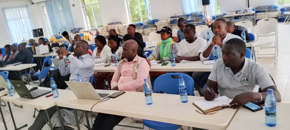 PButanyerera's tweet image. 1/6 #Burundi: Une réunion technique s’est tenue ce Jeudi 04 mars 2026 à l’Hôtel Musumba de #Kayanza pour analyser l’état d’avancement des études relatives aux routes nationales RN1, RN15 et RN22, des axes stratégiques pour la mobilité et le développement économique.