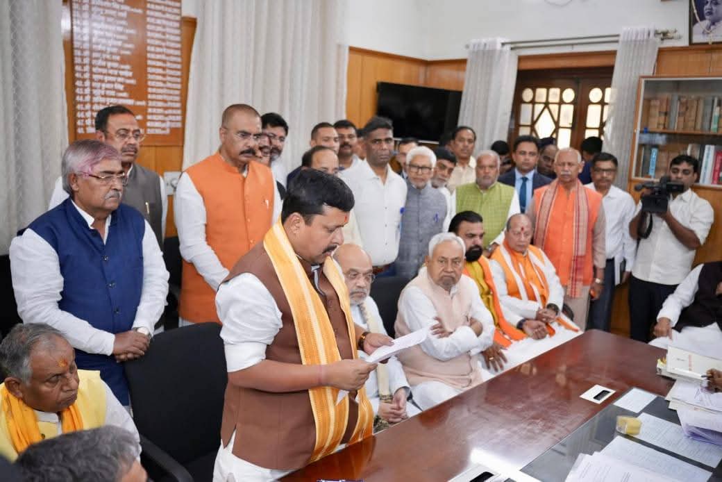 VijayKrSinhaBih's tweet photo. माननीय राष्ट्रीय अध्यक्ष श्री @NitinNabin जी द्वारा राज्यसभा उम्मीदवार के रूप में नामांकन पत्र दाखिल किए जाने के अवसर पर माननीय मुख्यमंत्री श्री @NitishKumar जी एवं माननीय केंद्रीय गृह एवं सहकारिता मंत्री श्री @AmitShah जी के साथ उपस्थित हुआ।

माननीय नितिन नबीन जी का राज्यसभा उम्मीदवार के रूप में नामांकन पूरे संगठन के लिए गर्व और हर्ष का विषय है। आपके सशक्त नेतृत्व, समर्पण और संगठन के प्रति अटूट प्रतिबद्धता से निश्चित ही राष्ट्रहित की आवाज राज्यसभा में और अधिक सशक्त एवं प्रभावी रूप से मुखर होगी।

आपको हार्दिक बधाई एवं विजय की अग्रिम शुभकामनाएँ!